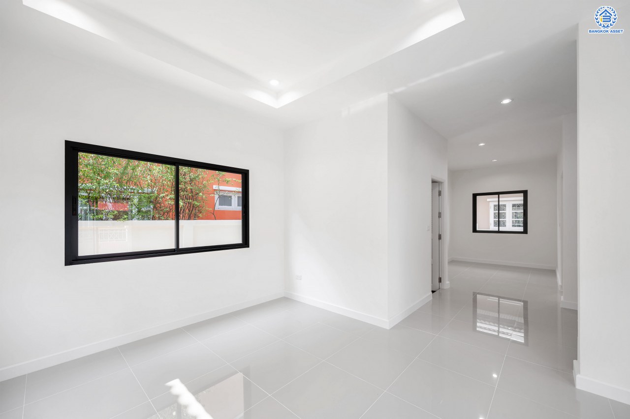 บ้านมือสองตกแต่งใหม่ โครงการ รติรมย์2 ราชพฤกษ์-กาญจนาภิเษก ซ.สวนผัก32 ส่วนกลางครบครัน พร้อมอยู่ เนื้อที่ 56 ตร.ว. ฟังก์ชัน 3 ห้องนอน 2 ห้องน้ำ 1 ห้องอเนกประสงค์ จอดรถได้ 2 คัน บนทำเลศักยภาพ เชื่อมต่อหลายเส้นทาง ใกล้ทางด่วน "ศรีรัช" และเซ็นทรัล เวสต์วิลล์...